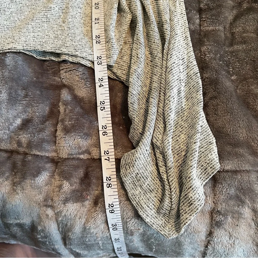 Aiden Y NWT Heather Gray Knit T-Shirt Shark-bite Hem Cap Sleeves Stretchy Comfy - Picture 11 of 11